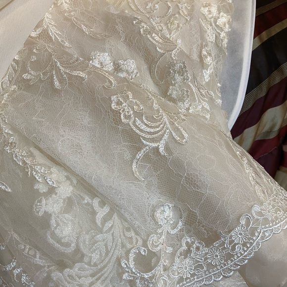 Wedding dress NEW NEVER WORN - Picture 4 of 12